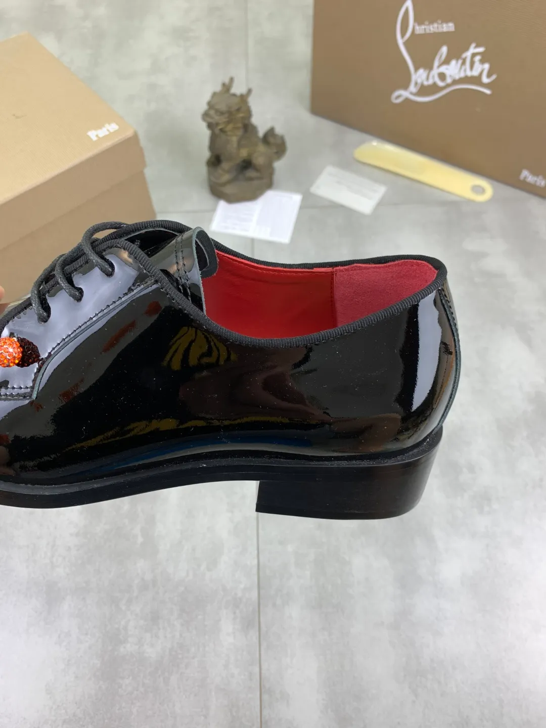 Men's shoes 💰P760 new style 💰high version 🇮🇹 CL red bottom series top purchasing original order series🔍🔍/🇮🇹Italian imported cowhide, imported genuine leather lining💪💪, completely 1⃣️ vs 1⃣️🇮🇹💪💪, ⚠Sole: The original sole provided by the original factory, the exclusive movable molded sole is super comfortable, ⚠Original factory follow-up goods, 🔍🔍high quality, you can come in and out at will, welcome to compare ⚠Size: 38-44 (45 46 can be customized)